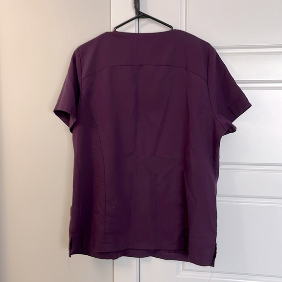 Purple crush scrub top in XL. - Picture 2 of 2